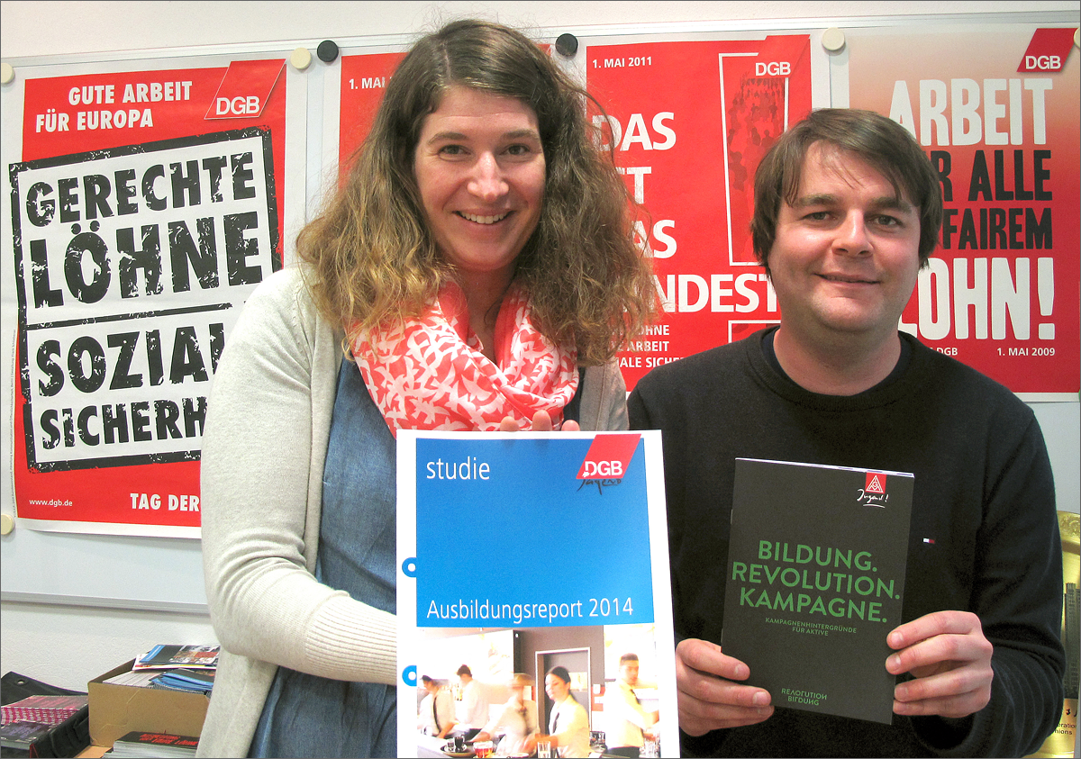 독일 노동조합총연맹의 청소년 직업교육 담당자 야니나 히르슈 씨(왼쪽)와 독일 금속노 조의로빈쿤켈씨. 노조역시 직업 교육에서 중요한 역할을 한다.